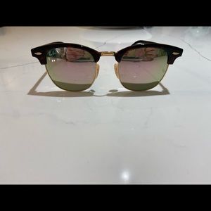 Pink raybans. This is a re-posh. No case